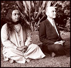 Yogananda in meditazione con Rajarsi Janakananda Yogananda in meditazione con Rajarsi Janakananda